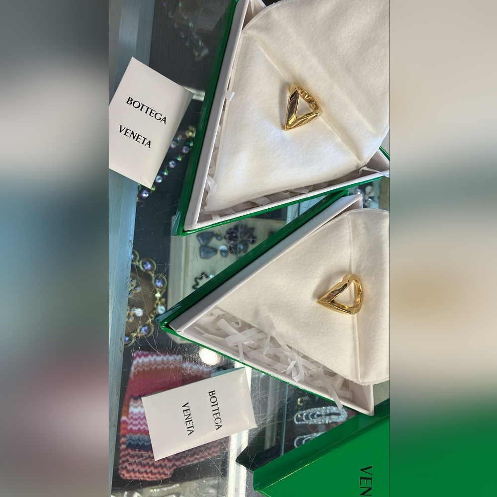 NIB $980 Bottega Veneta rings in 7.5 and 8. Please Specify Size